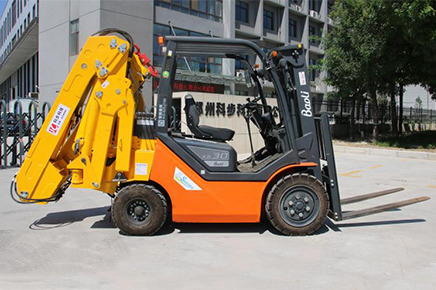 鄭州叉車帶吊車一體機多少錢