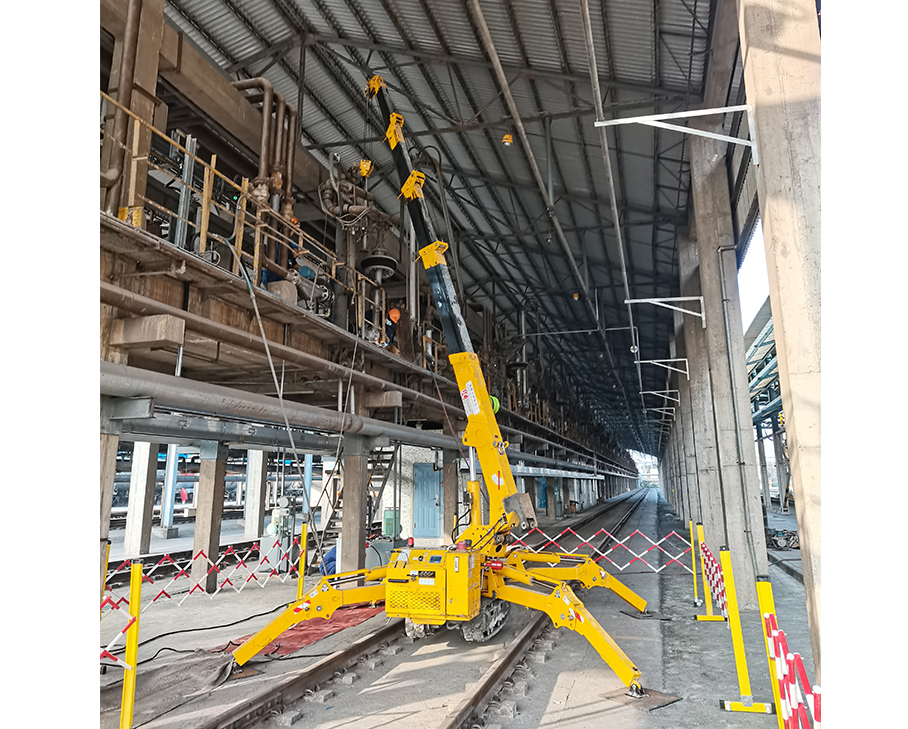 武漢中國石化煉油廠設備檢修，科步蜘蛛吊車助力