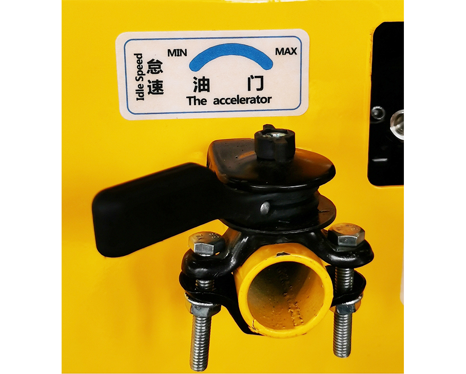 科步履帶式蜘蛛吊車油門與履帶的調整