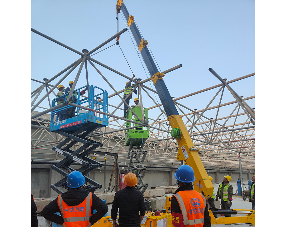 科步蜘蛛吊—鋼結構玻璃幕墻吊裝好幫手