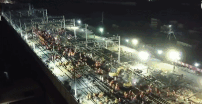 中國(guó)工人9小時(shí)改造火車(chē)站 西方網(wǎng)友又炸鍋了！